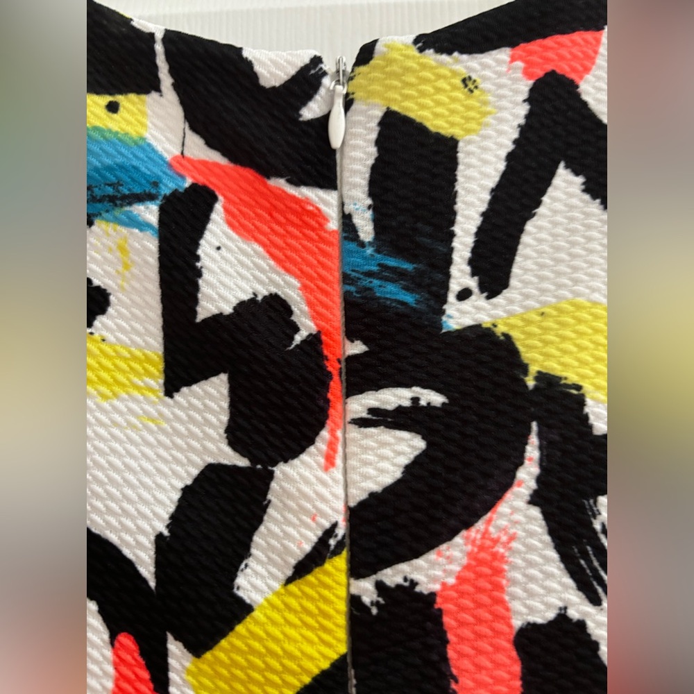 Mini Dress with Abstract Design. - Picture 4 of 5
